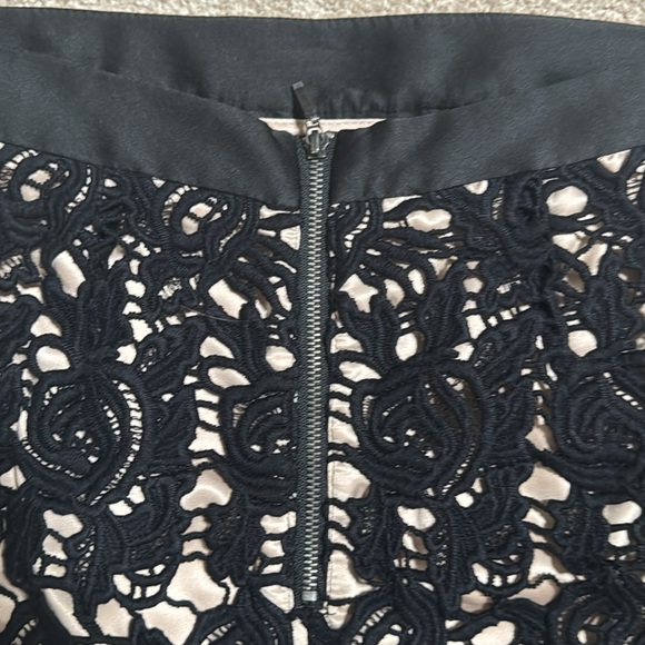 Beautiful champagne and black skirt - Picture 5 of 7